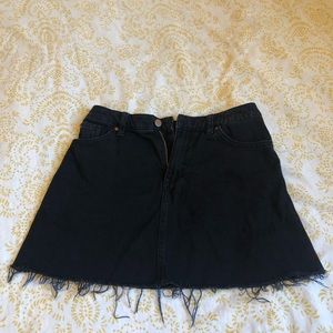 Simple black H&M jeans mini skirt